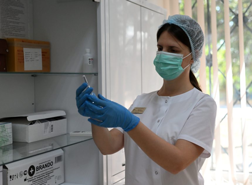 В российских поликлиниках началась вакцинация против гриппа